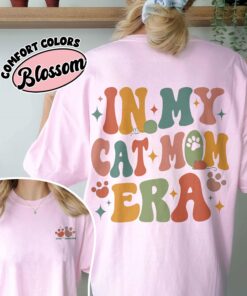 comfort colors in my cat mom era shirt custom cat name cat lover crazy cat lady gift wgihj