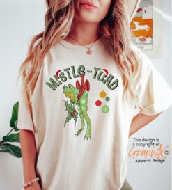 Funny Christmas Frog T Shirt - Mistletoe Toad Design for Holiday Fun - Unique Vintage Style with MILF Theme