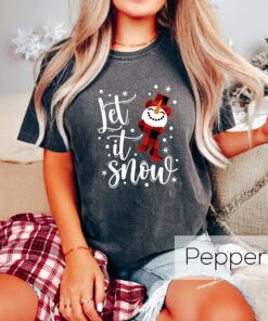 funny christmas shirt let it snow snowman crewneck t shirt for winter celebrations and holiday parties 0gac9