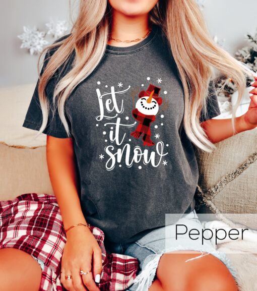 funny christmas shirt let it snow snowman crewneck t shirt for winter celebrations and holiday parties 0gac9