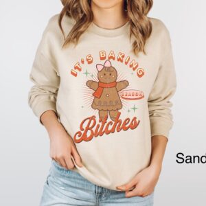 funny christmas sweatshirt for baking enthusiasts retro gingerbread cookie design perfect for holiday baking crew e3m6n