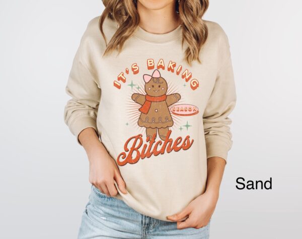 funny christmas sweatshirt for baking enthusiasts retro gingerbread cookie design perfect for holiday baking crew e3m6n