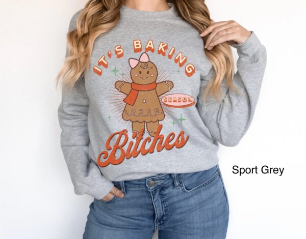 funny christmas sweatshirt for baking enthusiasts retro gingerbread cookie design perfect for holiday baking crew zmjb5