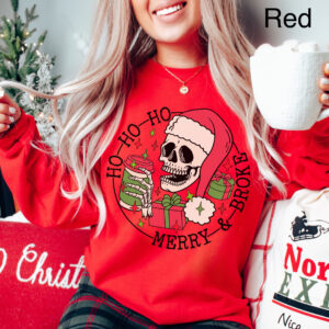 funny christmas sweatshirt for holiday shopping oversized merry and broke design ideal for festive gatherings and celebrations 2hgse