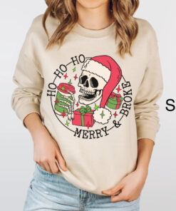 funny christmas sweatshirt for holiday shopping oversized merry and broke design ideal for festive gatherings and celebrations d4tpq