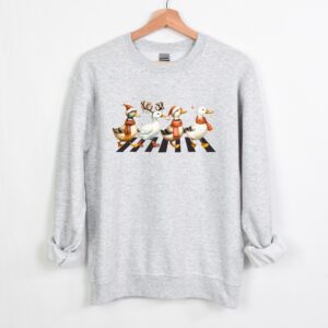 funny christmas sweatshirt for women featuring duck design perfect for farm lovers and holiday celebrations 9hzwd