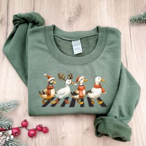 funny christmas sweatshirt for women featuring duck design perfect for farm lovers and holiday celebrations v2ycn