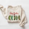 funny christmas sweatshirt for women with pickle design retro crewneck xmas shirt for pickle lovers hv3qd