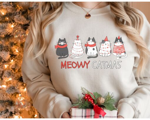 funny christmas sweatshirt meowy catmas design for cat lovers unique cats sweater for cat moms and pet owners n72th