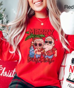 funny christmas sweatshirt merry beachmas shirt tropical xmas design for beach vacation mr and mrs claus mele kalikimaka theme klk5x