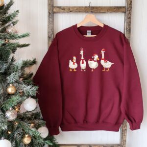 funny christmas sweatshirt with duck design for holiday celebrations and winter comfort unique duckmas shirt for festive wear yqfh8