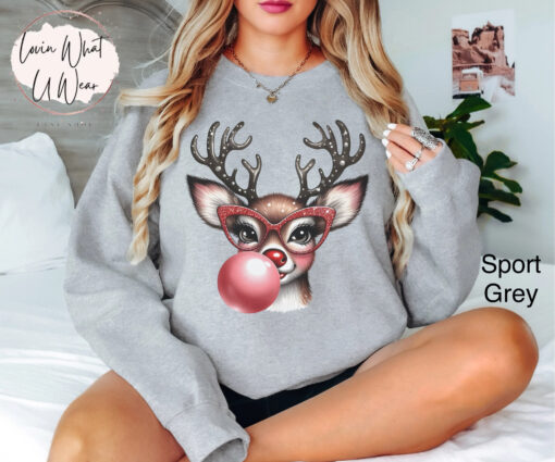 funny christmas sweatshirt with reindeer blowing bubble and glasses oversized holiday top for casual winter wear d5ewh