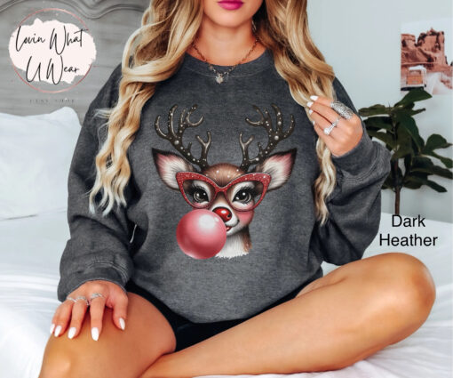 funny christmas sweatshirt with reindeer blowing bubble and glasses oversized holiday top for casual winter wear e2pze