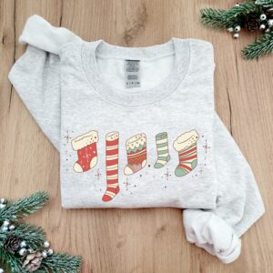 funny christmas sweatshirt with retro santa design for holiday gatherings and seasonal fun 57jqp