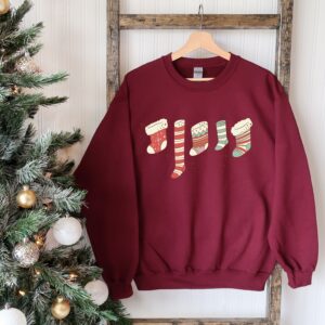 funny christmas sweatshirt with retro santa design for holiday gatherings and seasonal fun rl4qm