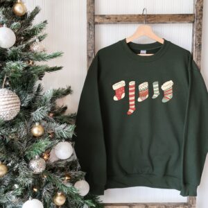 funny christmas sweatshirt with retro santa design for holiday gatherings and seasonal fun xq0ms