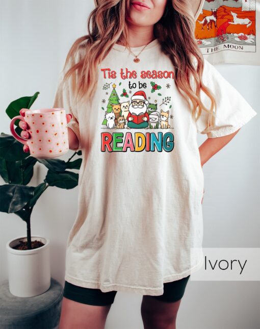 funny christmas t shirt for book lovers vintage santa design holiday reading tee perfect for xmas celebrations ajmoq