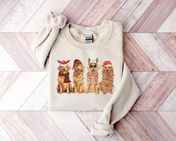 golden retriever christmas sweatshirt for dog lovers featuring holiday design and comfortable fit ideal for christmas and new year celebrations ewlvz scaled