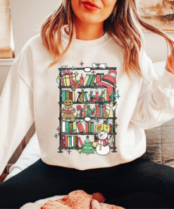 vintage bookish christmas sweatshirt for reading lovers with bookshelf santa design in soft comfortable fabric 8hfaw