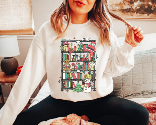 vintage bookish christmas sweatshirt for reading lovers with bookshelf santa design in soft comfortable fabric 8hfaw