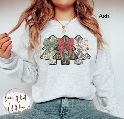 vintage camo christmas sweatshirt with camouflage trees trendy oversized design for holiday hunting and outdoor activities jlcy8