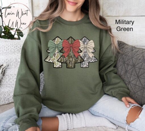 vintage camo christmas sweatshirt with camouflage trees trendy oversized design for holiday hunting and outdoor activities yqywq
