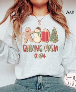 vintage christmas baking sweatshirt for holiday parties featuring gingerbread design and matching crew neck style eivdx