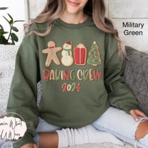 vintage christmas baking sweatshirt for holiday parties featuring gingerbread design and matching crew neck style zstws