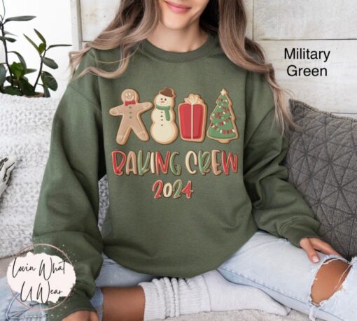 vintage christmas baking sweatshirt for holiday parties featuring gingerbread design and matching crew neck style zstws