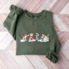 vintage christmas cat sweatshirt for cat lovers featuring various cat breeds and kittens ideal for holiday celebrations koj9o scaled