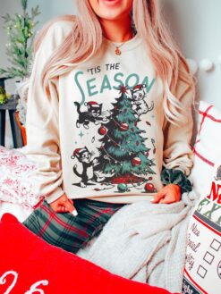 vintage christmas cat sweatshirt retro meowy catmas crewneck for cat dads and moms oversized design for festive holiday celebrations dikr8
