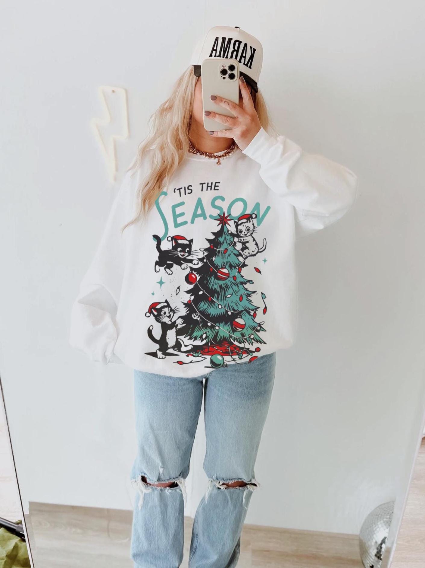 vintage christmas cat sweatshirt retro meowy catmas crewneck for cat dads and moms oversized design for festive holiday celebrations f2ogi