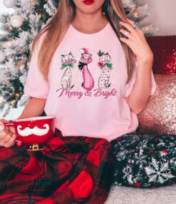 Vintage Christmas Cat T Shirt with Pink Design for Cat Lovers - Fun and Festive Holiday Tee for Cat Moms