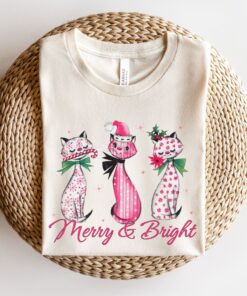 vintage christmas cat t shirt with pink design for cat lovers fun and festive holiday tee for cat moms wfig9 scaled