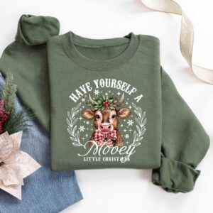 vintage christmas cow sweatshirt for women featuring cute farm design in soft fabric ideal for holiday gatherings and seasonal wear ch5vk