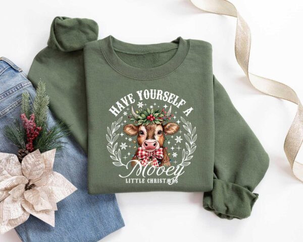 vintage christmas cow sweatshirt for women featuring cute farm design in soft fabric ideal for holiday gatherings and seasonal wear ch5vk