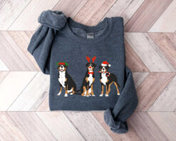 Vintage Christmas Dog Sweatshirt for Dog Lovers Featuring Cute Dogs and Holiday Design Ideal for Dog Moms and Festive Celebrations