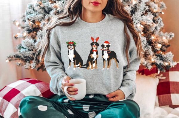 vintage christmas dog sweatshirt for dog lovers featuring cute dogs and holiday design ideal for dog moms and festive celebrations tuvyn