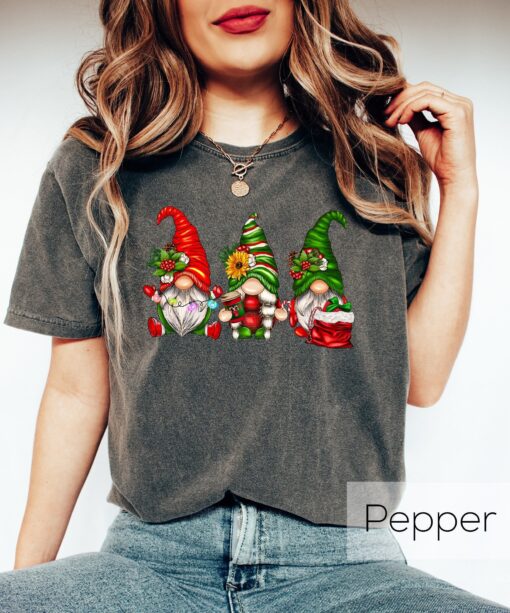 vintage christmas gnomes t shirt with buffalo plaid design for holiday winter celebrations and merry christmas gatherings jyq9c