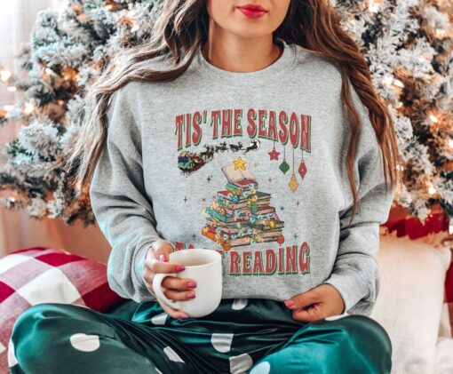 vintage christmas reading sweatshirt for book lovers with tis the season design ideal for librarians and reading teachers 557pw