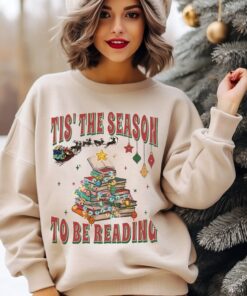 vintage christmas reading sweatshirt for book lovers with tis the season design ideal for librarians and reading teachers wnmsw