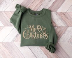 Vintage Christmas Shirt for Women with Merry Design and Trendy Style for Holiday Celebrations