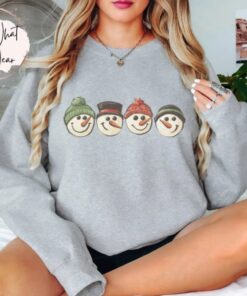 vintage christmas snowman sweatshirt retro crewneck top for winter with oversized fit and fun holiday design 8zhyv