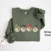 vintage christmas snowman sweatshirt retro crewneck top for winter with oversized fit and fun holiday design k6cjv