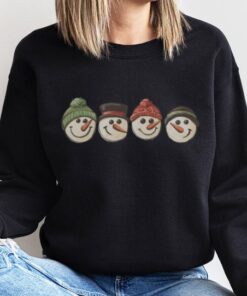 vintage christmas snowman sweatshirt retro crewneck top for winter with oversized fit and fun holiday design otcxe