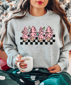 vintage christmas sweater for women with pink christmas trees design retro crewneck sweatshirt ideal for holiday celebrations sq4ur