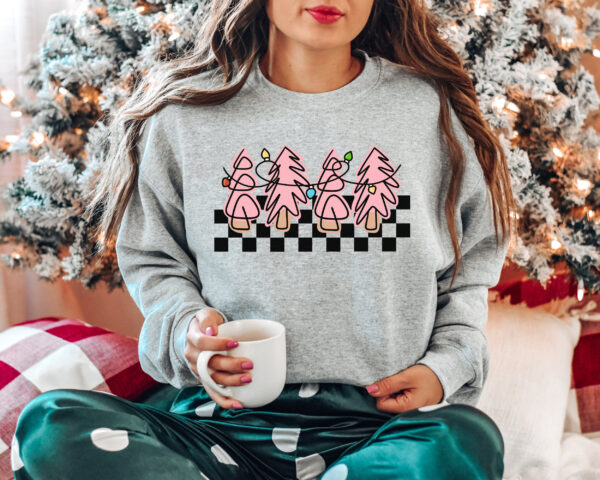 vintage christmas sweater for women with pink christmas trees design retro crewneck sweatshirt ideal for holiday celebrations sq4ur