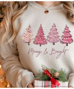 vintage christmas sweater for women with pink tree design holiday crewneck and sweatshirt for winter wear f2wp4