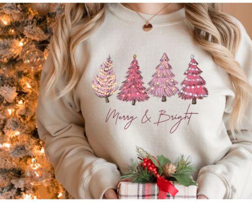 vintage christmas sweater for women with pink tree design holiday crewneck and sweatshirt for winter wear f2wp4