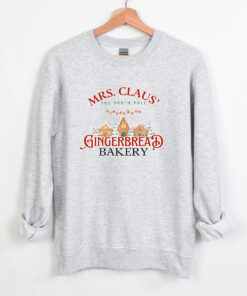 vintage christmas sweatshirt claus gingerbread bakery design with christmas cookies print for holiday celebrations and casual wear g5cf5 scaled